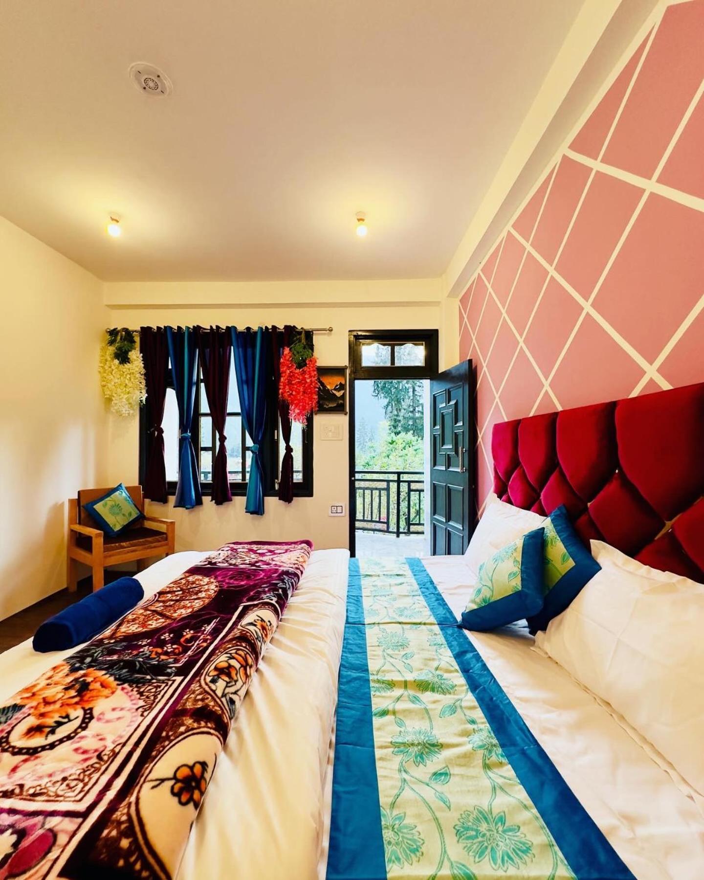 Готель Rare House Kalgha Екстер'єр фото