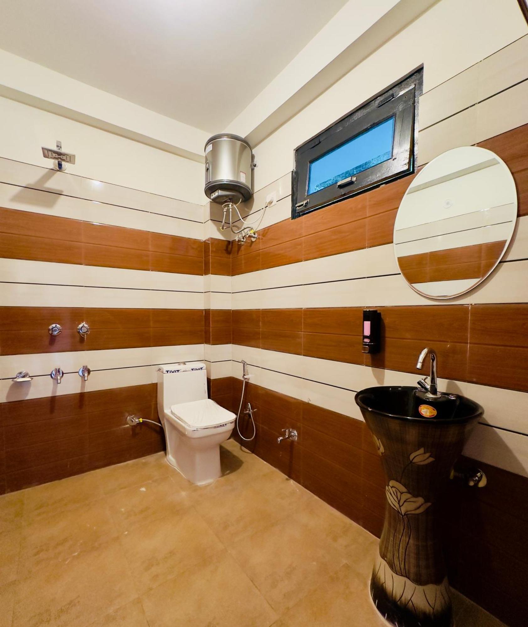 Готель Rare House Kalgha Екстер'єр фото