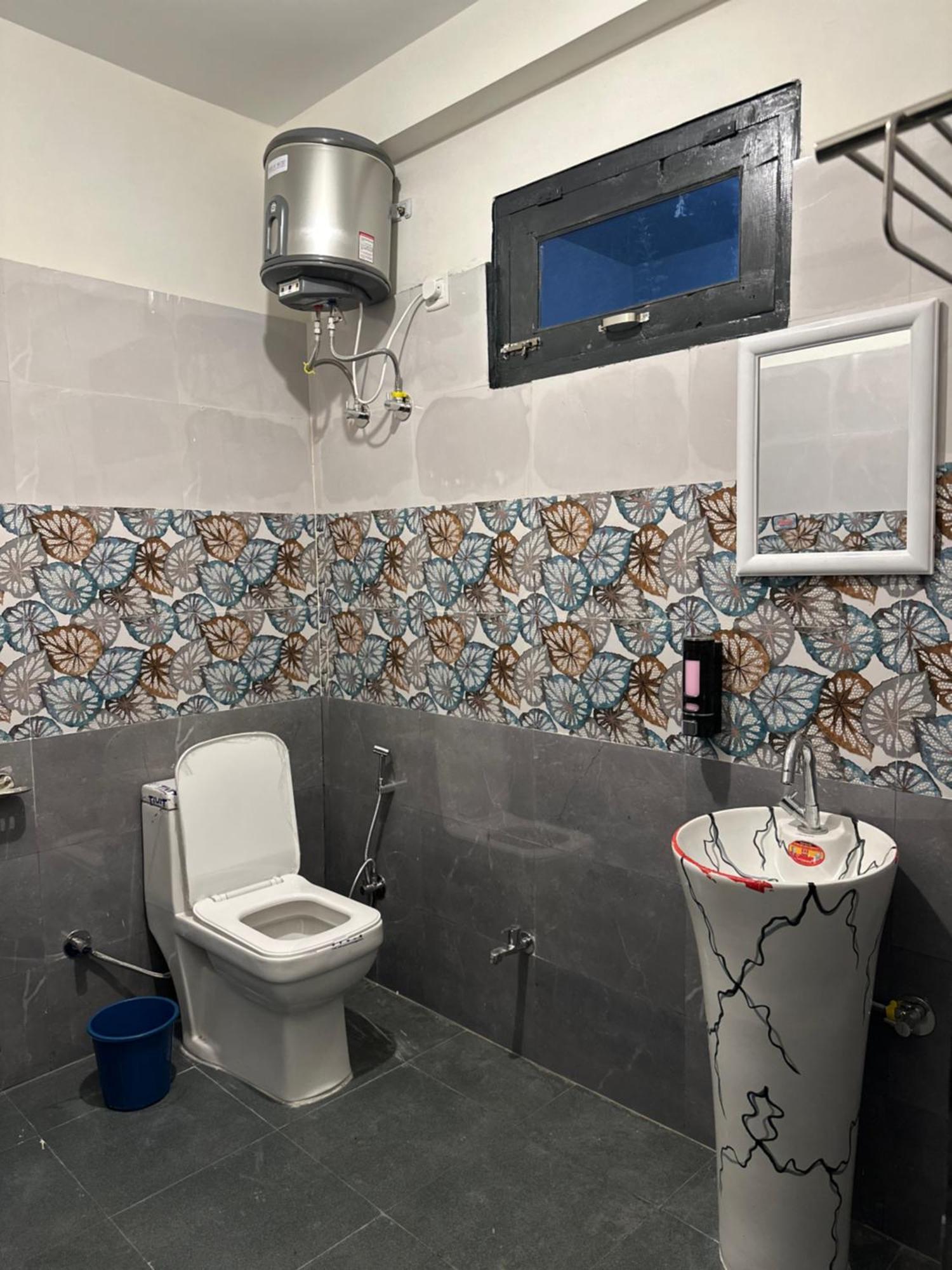 Готель Rare House Kalgha Екстер'єр фото