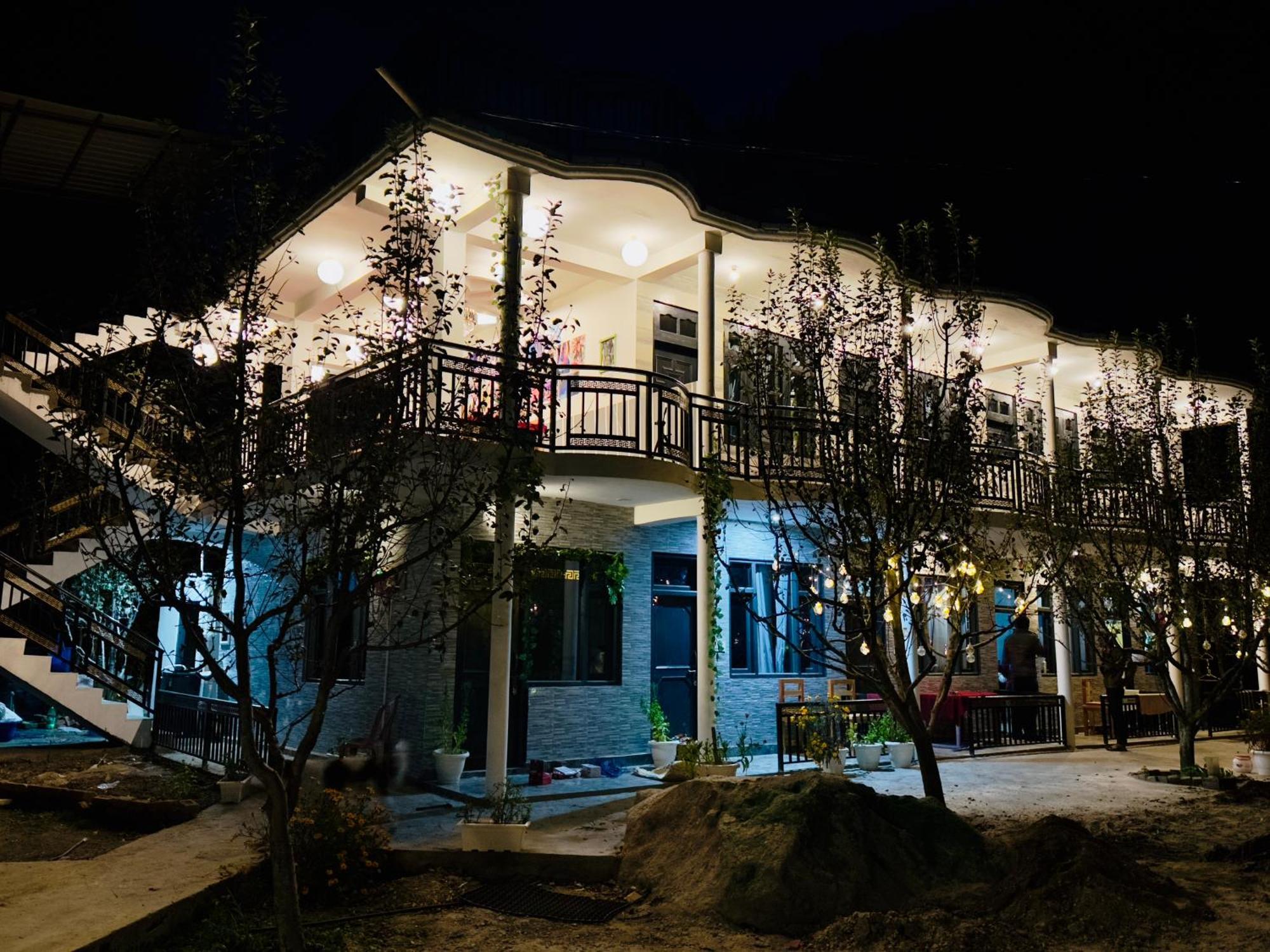 Готель Rare House Kalgha Екстер'єр фото