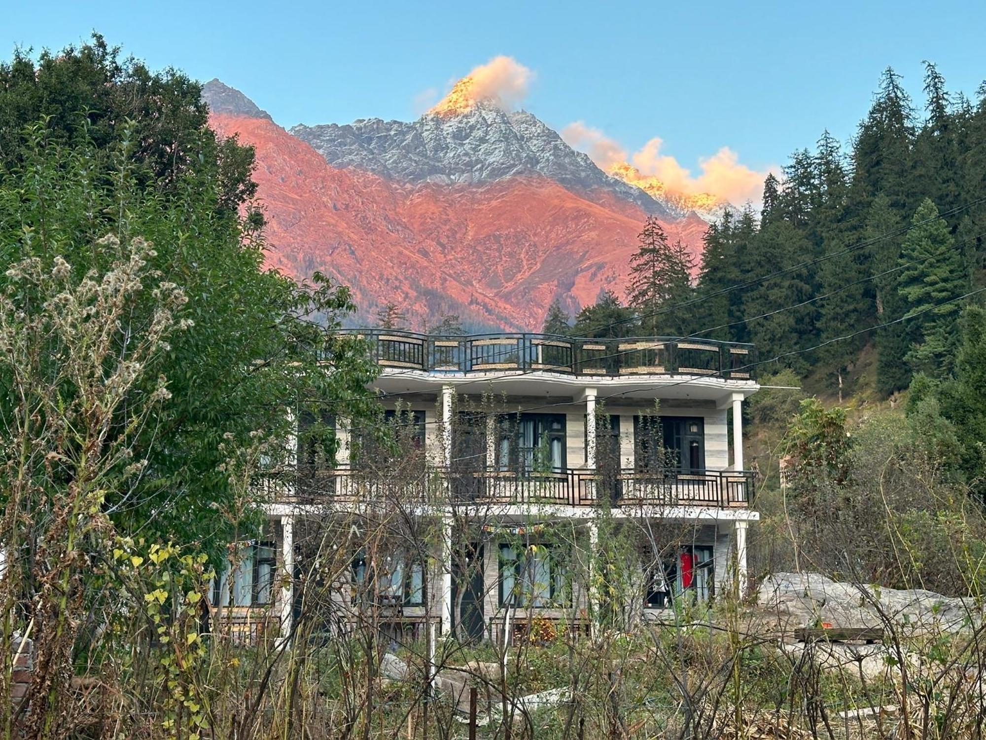 Готель Rare House Kalgha Екстер'єр фото